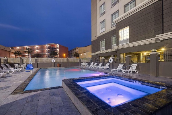 Hampton Inn By Hilton & Suites Galveston image 9